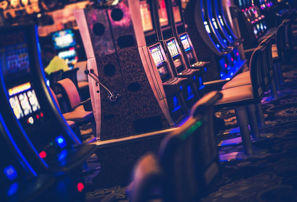 Imagen de máquinas tragaperras de un Casino. Concepto de ludopatía.